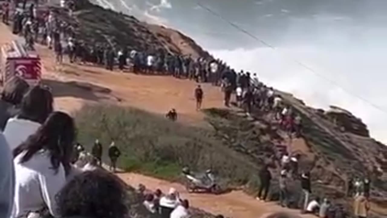 The size of the waves in Nazaré Portugal