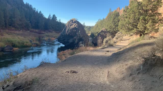 Central Oregon – Smith Rock State Park – Riverside Hiking – 4K