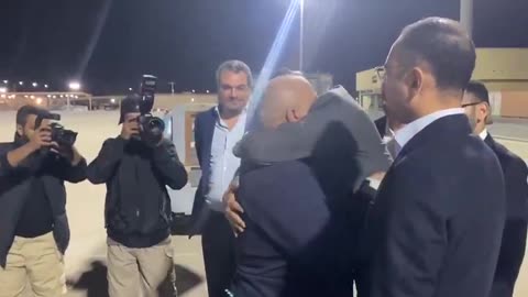 🚨🚨 لحظة وصول الصحفي وائل الدحدوح إلى الدوحة لاستكمال علاجه..