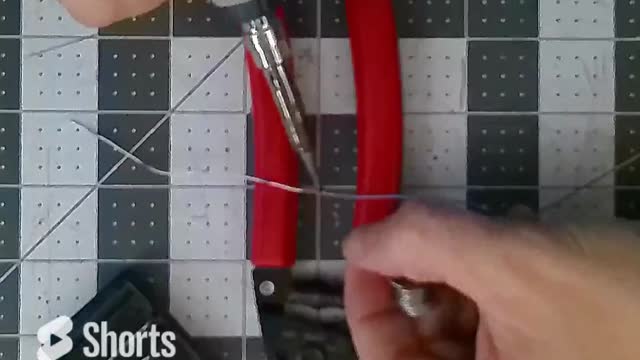 WOW! How-to joining and soldering a wire in 30 seconds!