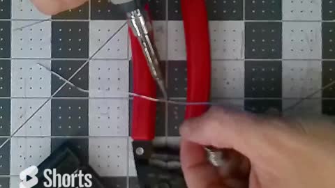 WOW! How-to joining and soldering a wire in 30 seconds!