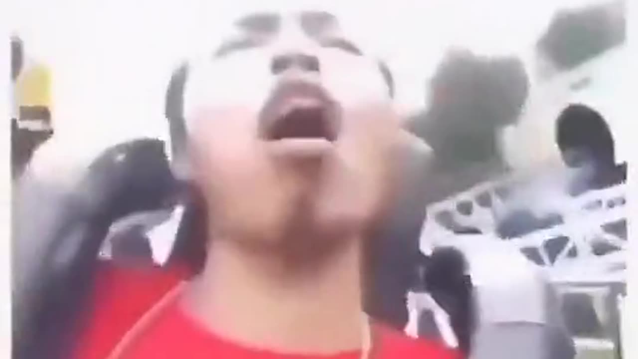 Ekpresi saat menaiki roller coaster