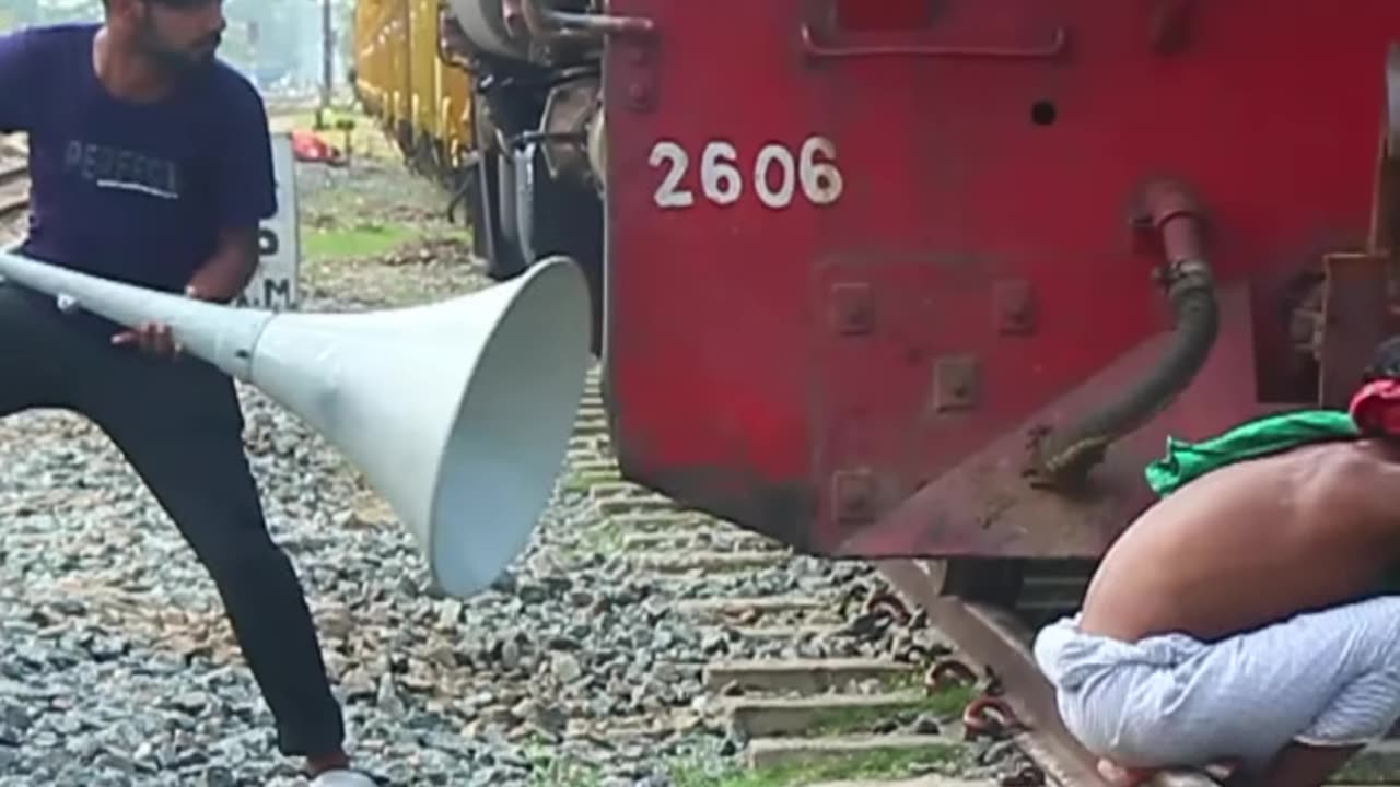 Train Horn Prank 2023#prank #prankvideo #train_horn_prank #trains #shorts #hornprank #onlypranks