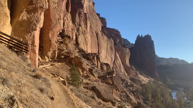 Central Oregon – Smith Rock State Park – Exploring the Incredible Canyon – 4K