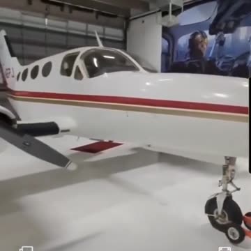 SIMPLE CHEMTRAIL PLANE; LARGER ONES DROP LOADS MORE POISON ON YOU