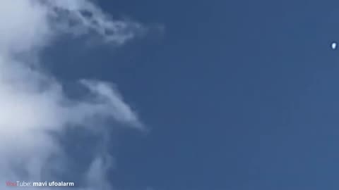 Is there a snake flying in the sky of Japan Fascinating UFO in Hawaii
