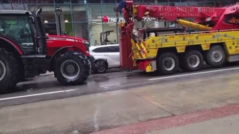 Tow Trucks Forced into Ottawa by Authorities - But Instead of Towing they Join the Protest!