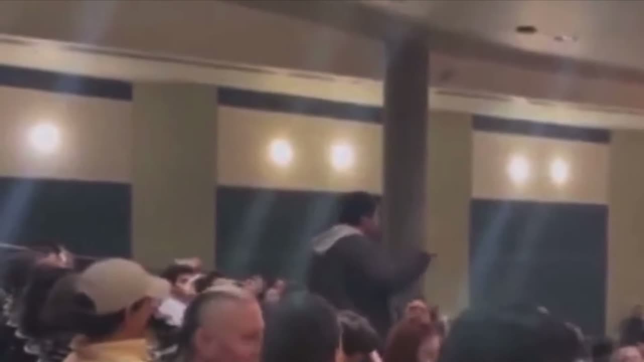 Nancy Pelosi heckled at a NYC college / I came to see a warmonger, but you’re a sad old drunk 🍹