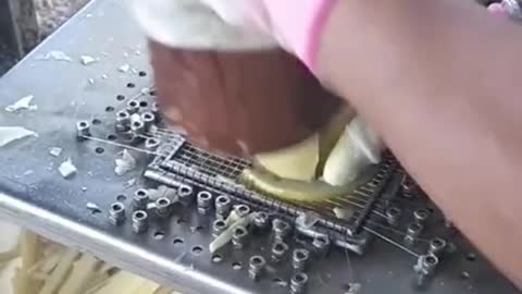 Very satisfying food trick