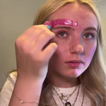 Eyebrow Waxing with Sexy Smooth Tickled Pink Hard Wax | Expert Brow Shaping @skinwithsofia