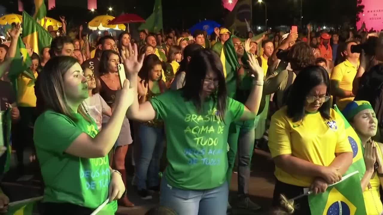 Bolsonaro voters pray as rival Lula wins Brazil presidential runoff | AFP