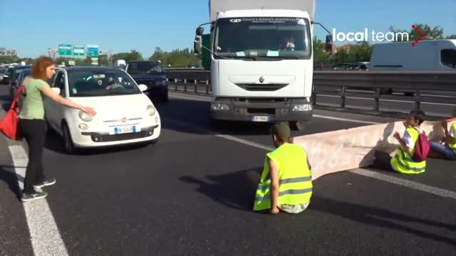 Climate Activists Block the Road: Watch How Italians Respond