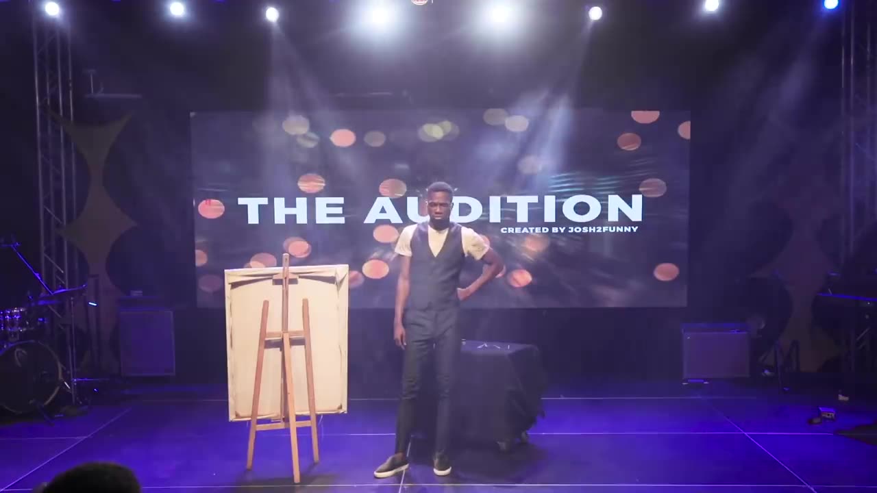 Man sings , Draws and Dances at the Same Time | Comic World 1