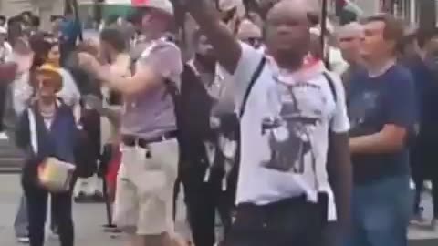 Today at Piccadilly Circus a pro-Palestine demonstrator throws a Nazi salute.