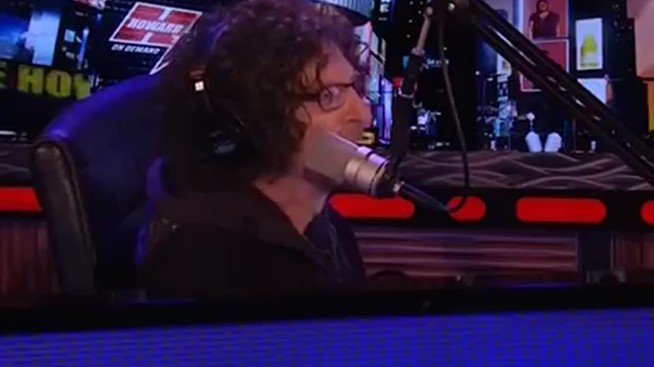 A DRUNK SPACEMAN and his CHARMING WIFE in STUDIO (VIDEO)