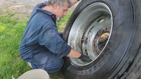 HOSING DOWN A FREIGHTLINER STEER TIRE!