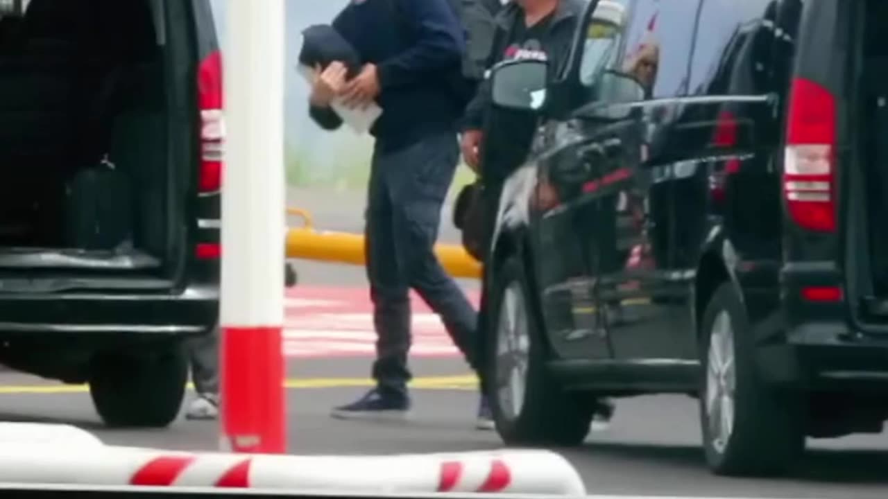 Bill Maher turns on hollywood