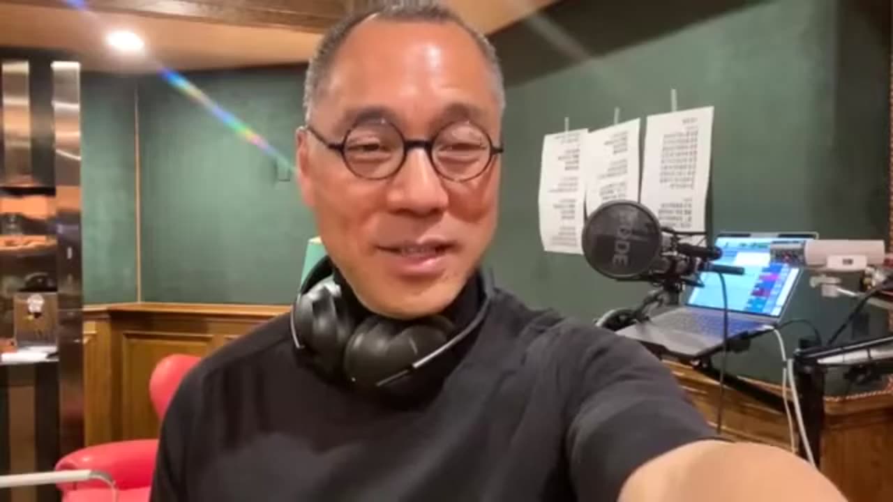20210430文贵先生GETTR⁴：刚刚录制几个小时的［马背英雄］新歌之后的感想．分享给大家！感谢唐平老师！威廉王老师！辛苦的付出！和对一个完全不具备唱歌的学生！所付出的耐心