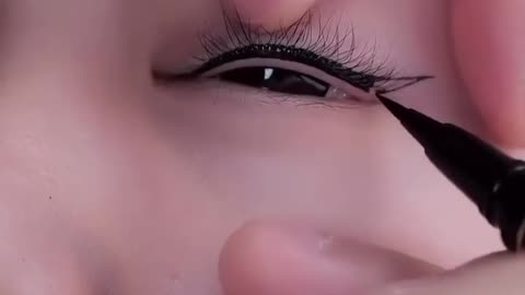 How to apply perfect liner