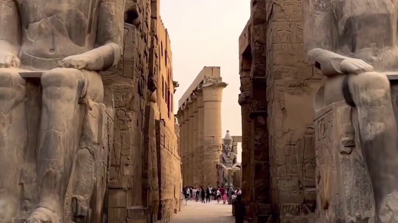 Journey Back in Time: Ancient Egypt's Enigmatic Vibe and the Marvel of Pyramids"