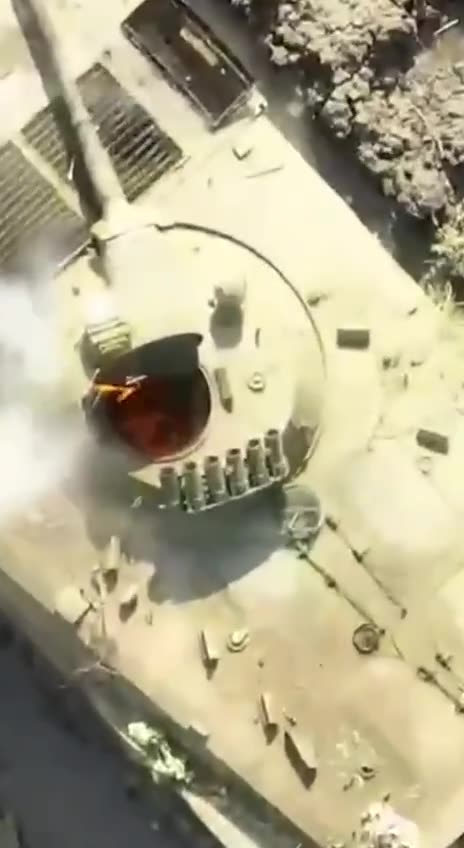 Ukrainian artillery fires the equipment and positions of the russians.