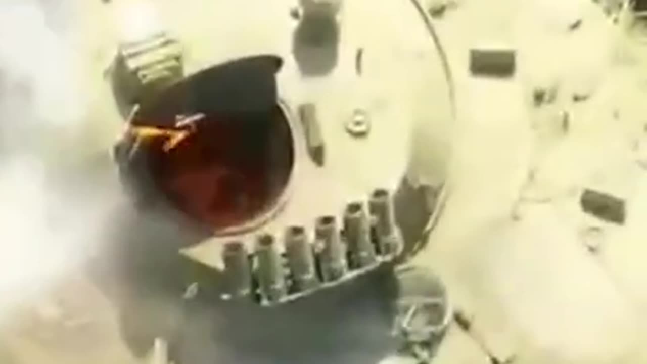 Ukrainian artillery fires the equipment and positions of the russians.