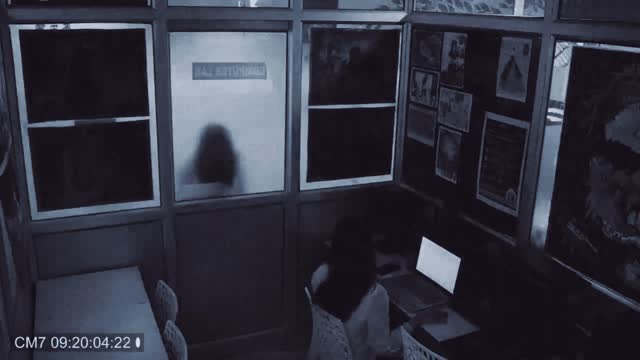 Real ghost, caught by camera 😱- What would you do if you were you?