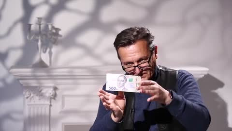 THE FLYER by Victor Voitko Magic Trick Demo 1