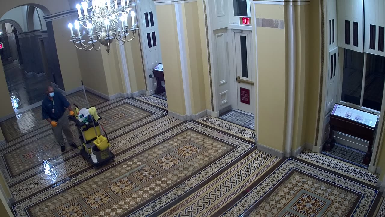 0102USCS01SenateWingDoornearS139_2021-01-06_05h38min12s927ms.mp4