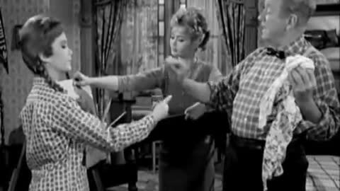 Petticoat Junction - Season 1, Episode 22 (1964) - The Art Game