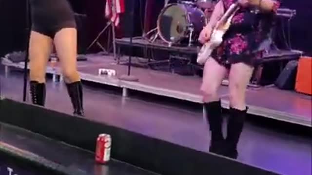 Sweet Child Of Mine guitar solo - guest spot w/The Whip Its - Carnaval Court - Las Vegas