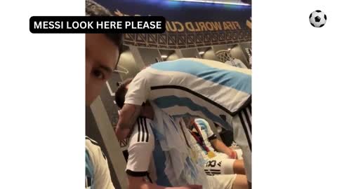 😂Messi, Martinez & Argentina Dressing Room Dance & Celebration with World Cup Trophy🏆