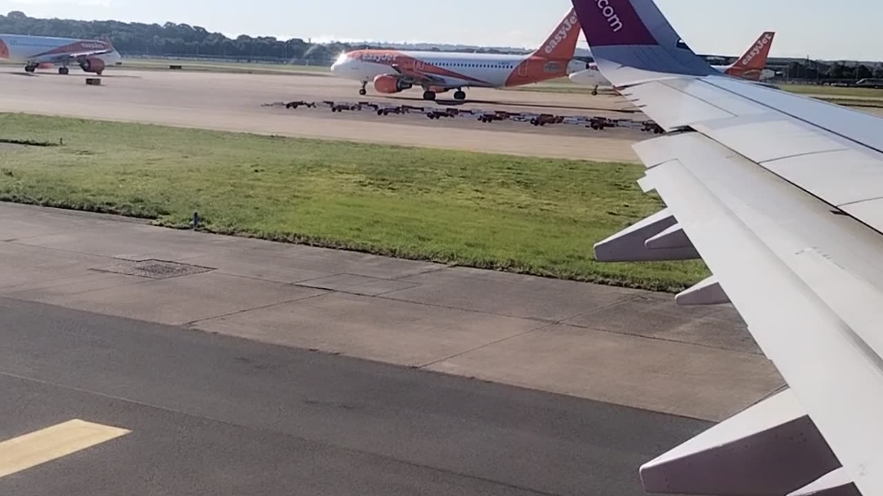 Whizz Air taxing at Gatwick