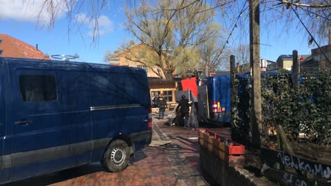 Politiet fjerner ALT på Christiania | PER BRÆNDGAARD