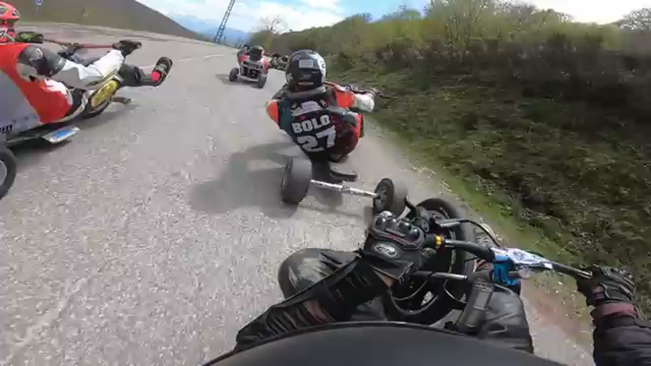 Cycle race without tyre