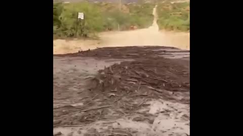 Scary Flood disaster caught on camera!!!