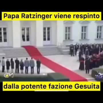 Chi non stringe la mano a Ratzinger❓ Pazzesco, no❓