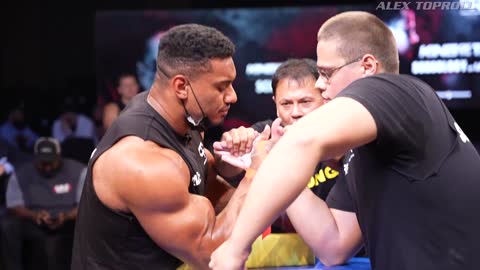 SCHOOLBOY VS LARRY WHEELS | ARM WRESTLING SUPER MATCH 2021