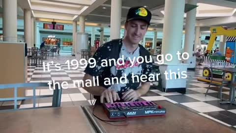 What would u do if u heard this #cyran #throwback #90s #mall #piano