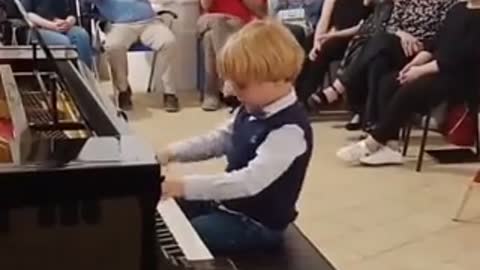 🇮🇹Enjoy Italian 5-year-old Alberto Cartuccia Cingolani performing a piece by Mozart 🎶