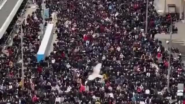 ΣΤΟ ΜΕΤΑΞΥ ΣΤΟ ΠΑΡΙΣΙ