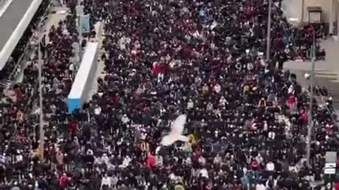 ΣΤΟ ΜΕΤΑΞΥ ΣΤΟ ΠΑΡΙΣΙ