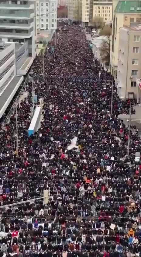 ΣΤΟ ΜΕΤΑΞΥ ΣΤΟ ΠΑΡΙΣΙ