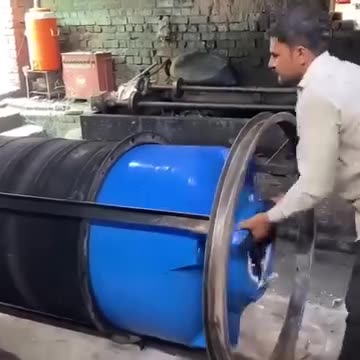 Making a giant plastic water tank