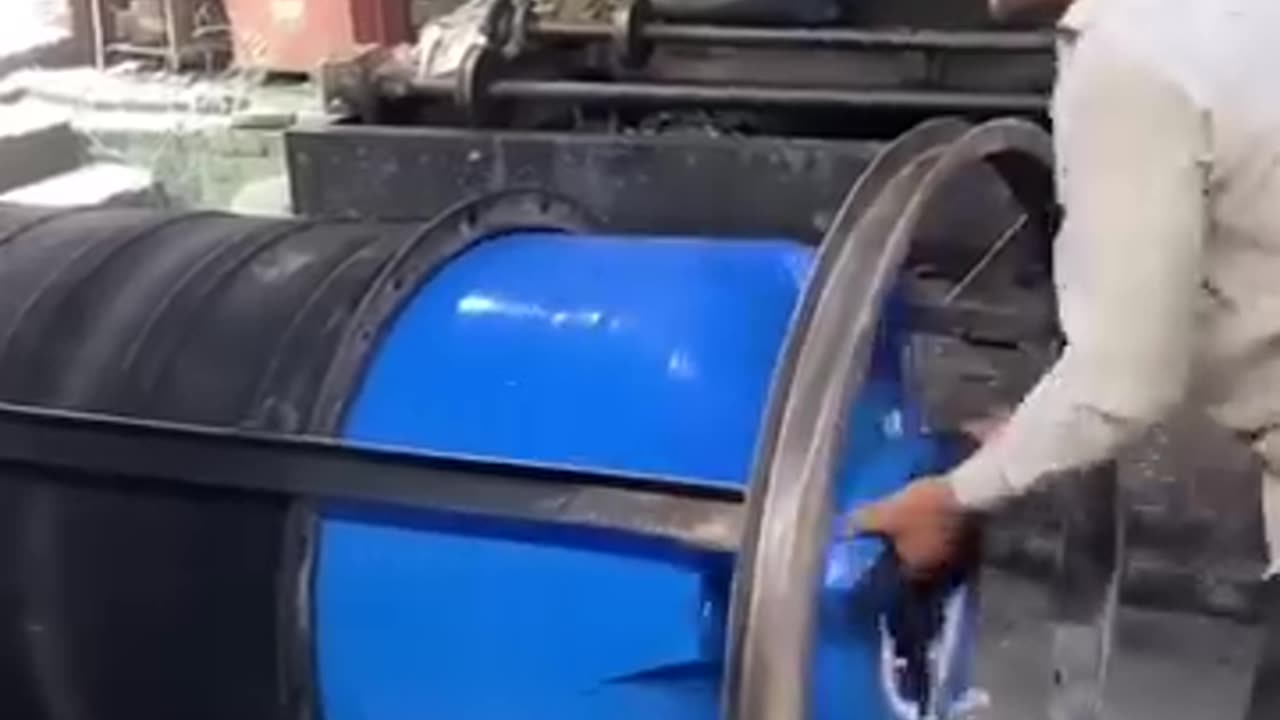 Making a giant plastic water tank