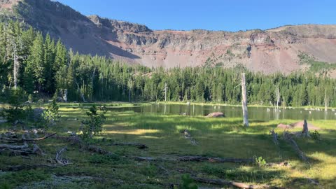 Central Oregon - Little Three Creek Lake - Prominent Ridgeline - 4K