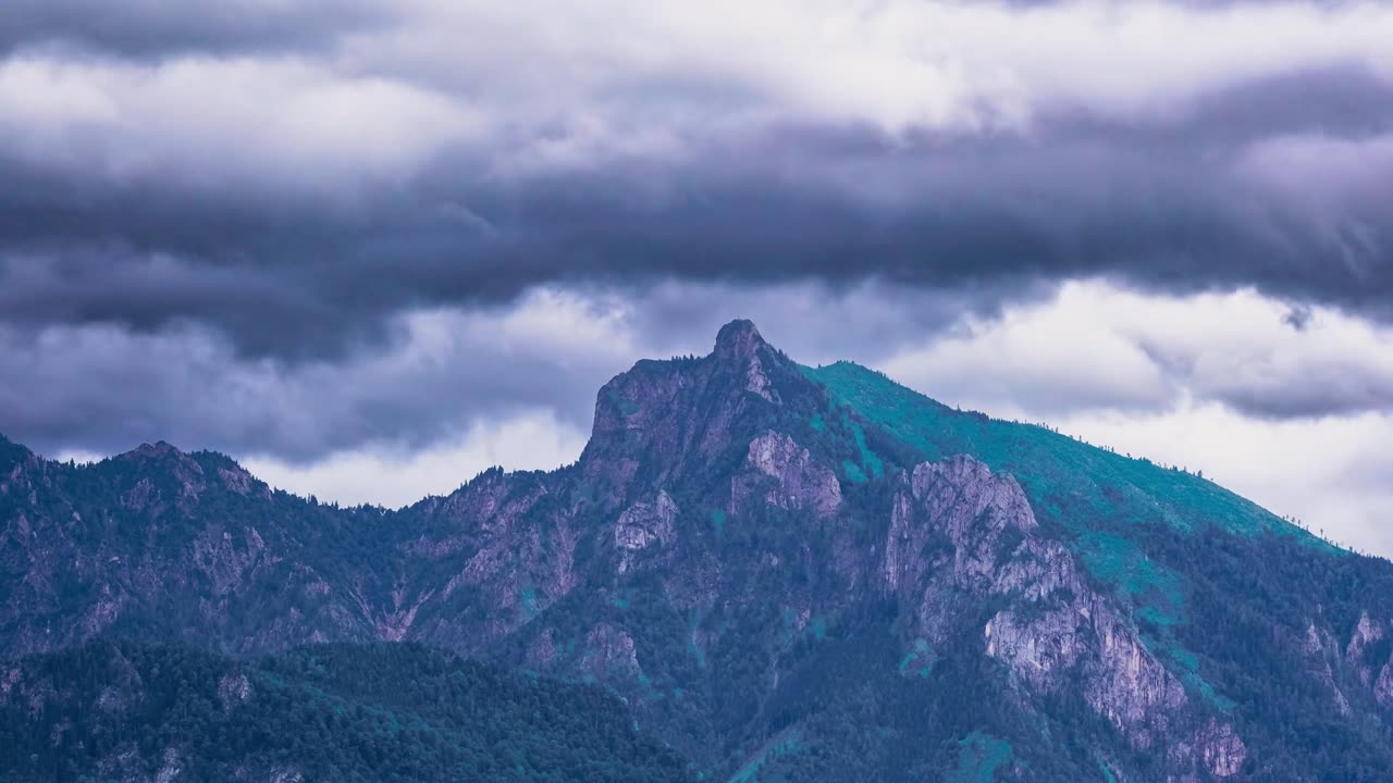 Speed clouds on the mountains