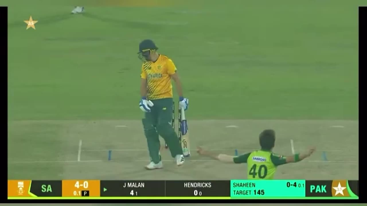 Shaheen afridi first over wickets