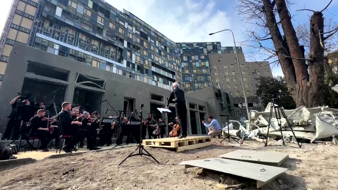 Orchestra plays requiem at Kyiv kids' hospital hit by missile