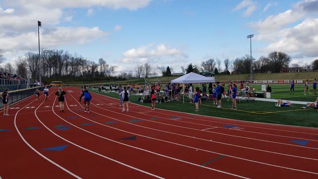 4.12.22 - Girls 4x200m @ St. Joseph's Relays